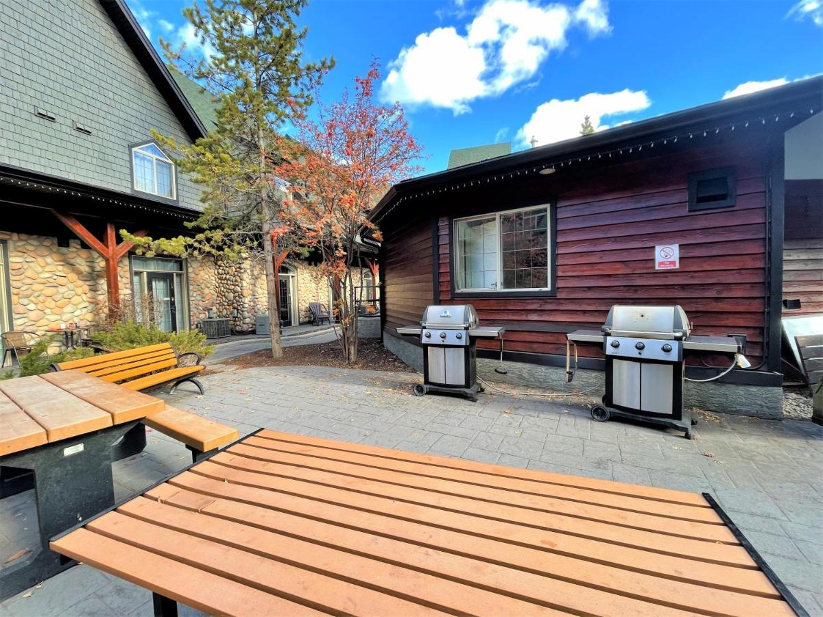 Renovated Chalet At Mystic Springs, Mountain Views, Pets Welcome! Канмор Екстериор снимка