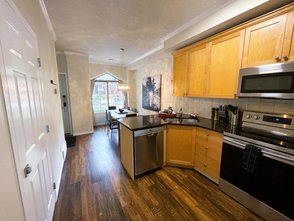 Renovated Chalet At Mystic Springs, Mountain Views, Pets Welcome! Канмор Екстериор снимка