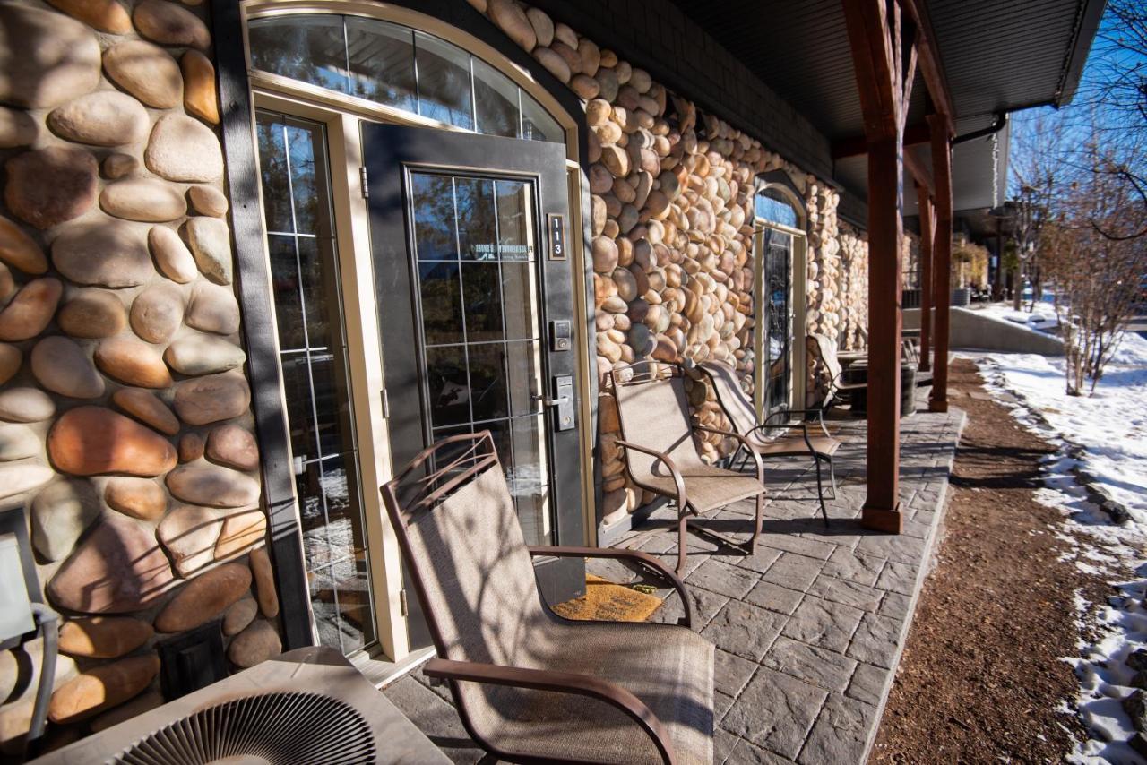 Renovated Chalet At Mystic Springs, Mountain Views, Pets Welcome! Канмор Екстериор снимка